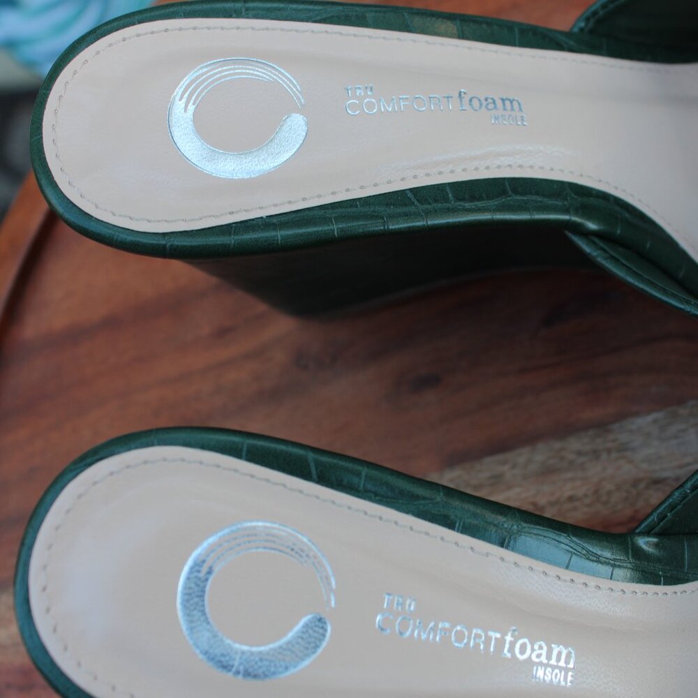 Journee Collection Emerald Green Croc-Embossed Wedges US 9 - Picture 7 of 9